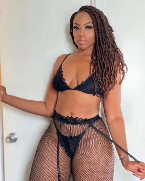 Thick and oh so mischievous 😏