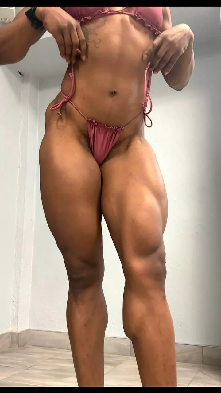 Would you like to have a bodybuilder strip for you? (F)
