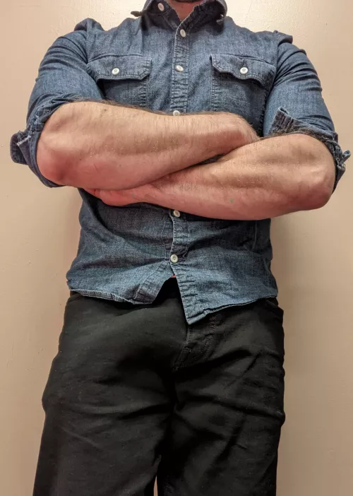 A lot to stare at in this pic, bulging forearms and...well, you know.