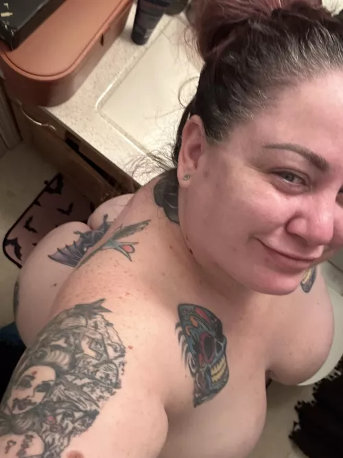 Cheeks so fat you see them from up top ;)