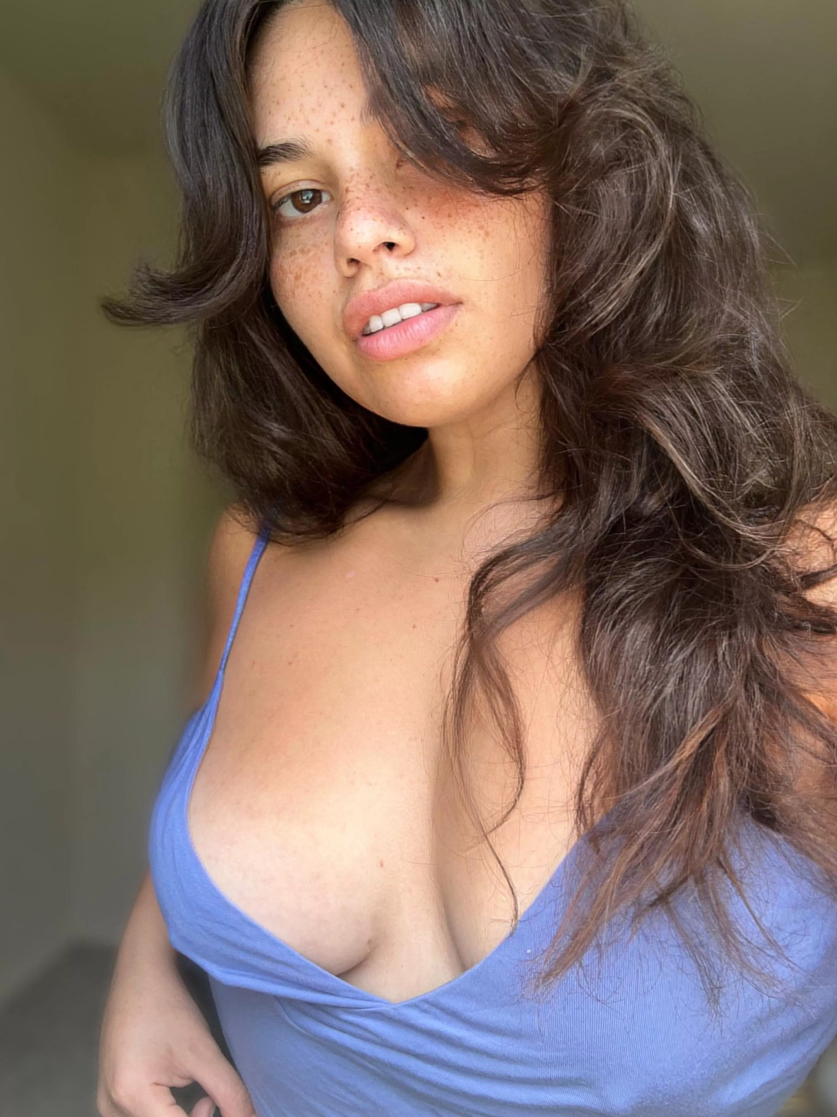 Could I catch your gaze? 