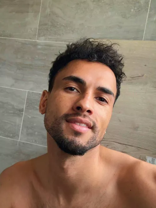 Holiday soon! do i cut my hair shorter?!?!