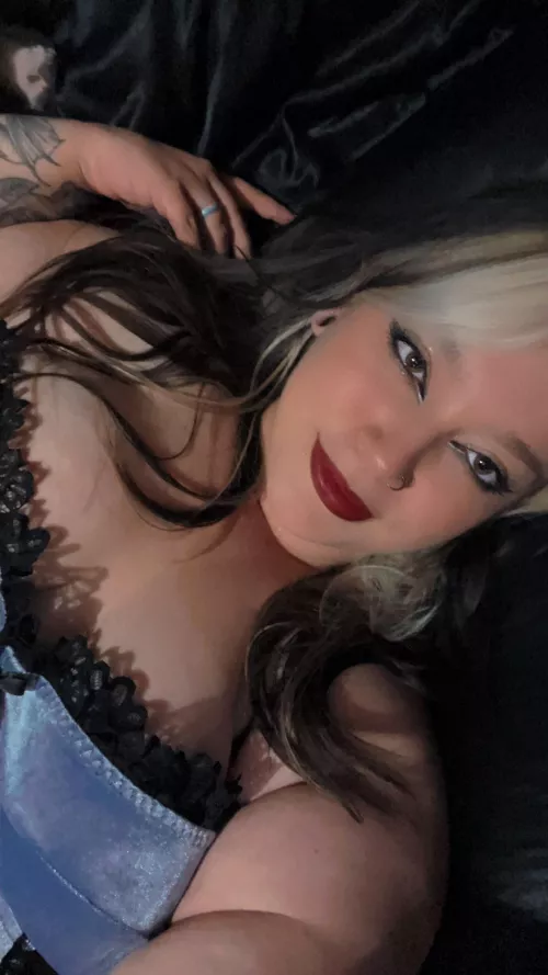 Hope everyone has a good and safe weekend 💕 anyone can message me 😇