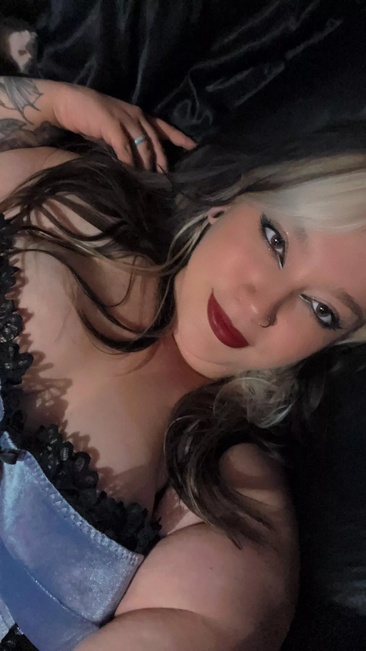 Hope everyone has a good and safe weekend 💕 anyone can message me 😇