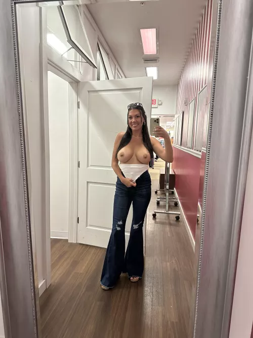 I love flashing my titties no matter where I am