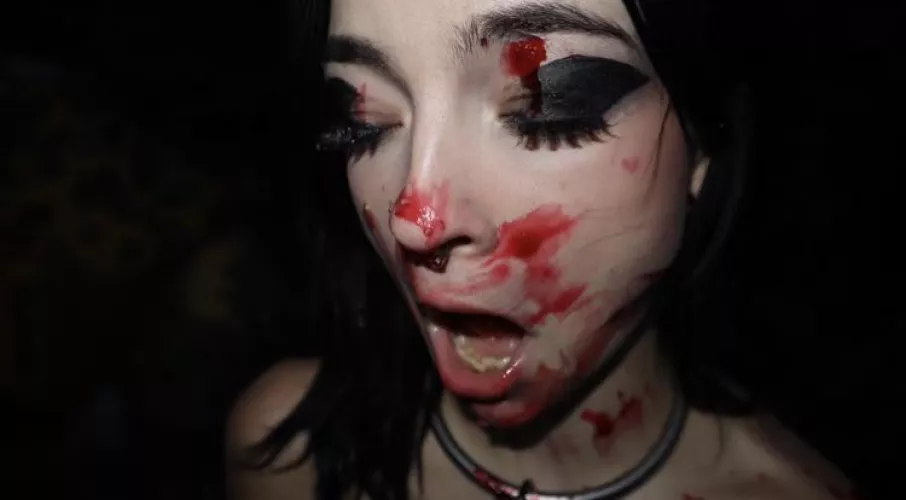 I LOVE getting covered in cherry pie 🍒