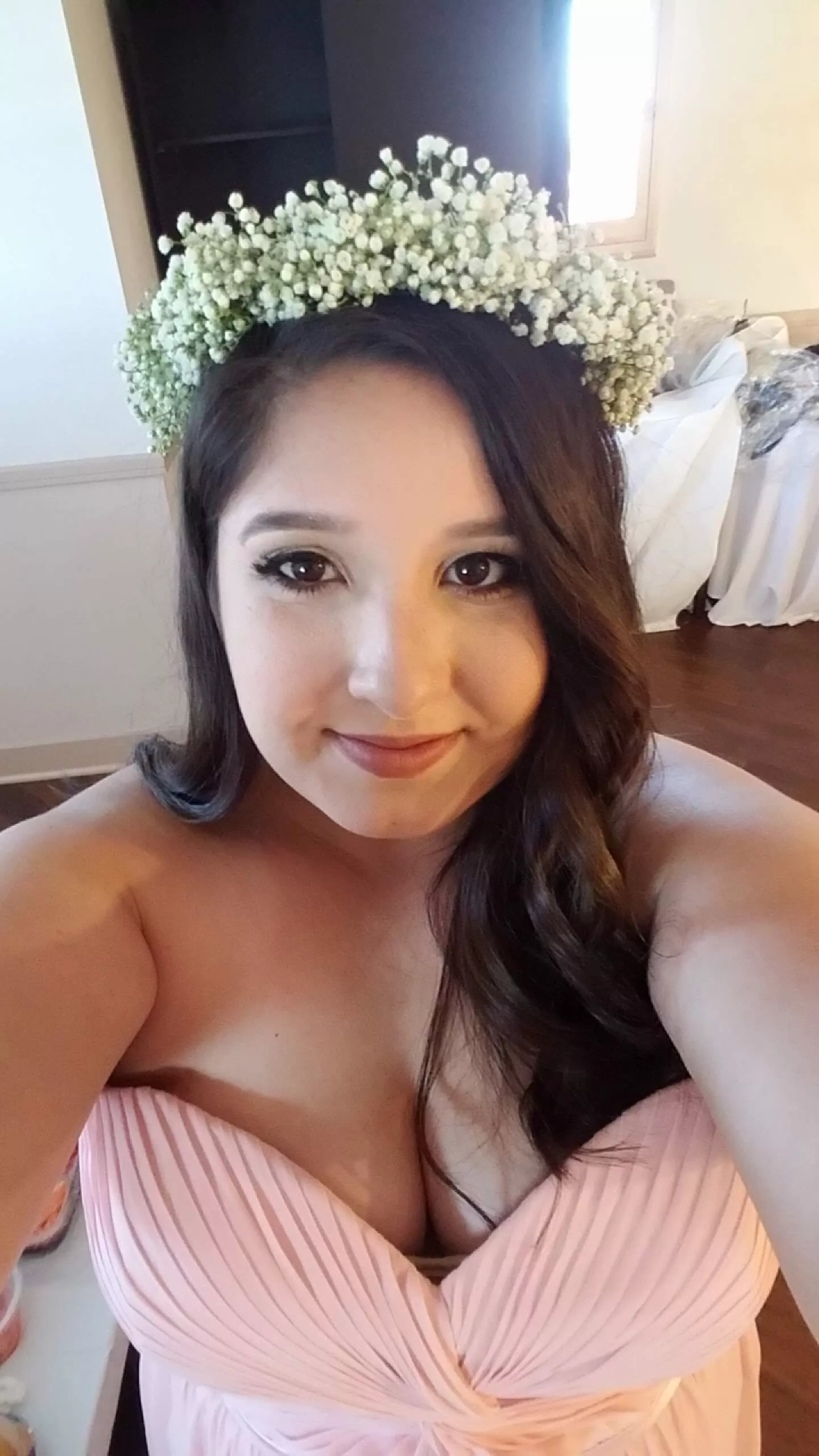 Old selfie from the one and only time I was a bridesmaid 🫠