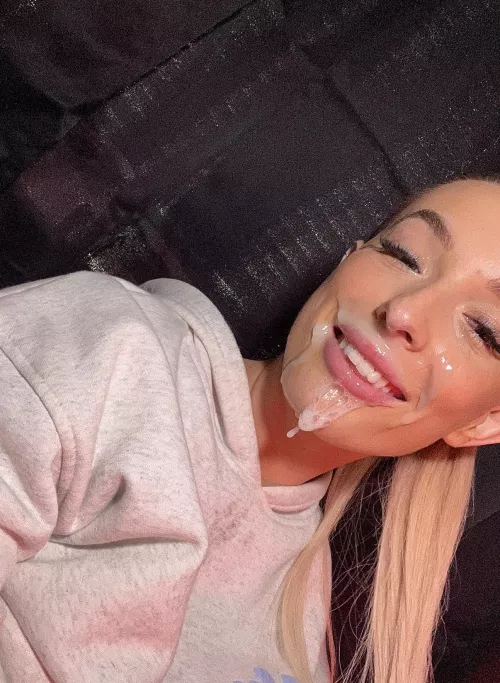 Pull my pony and cum on my face 