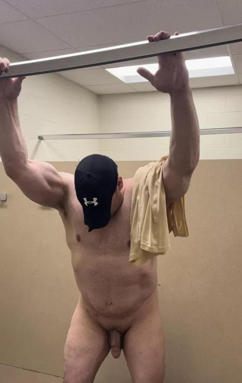 Say “Hey” if you like 6’7 355 Lbs gym guys