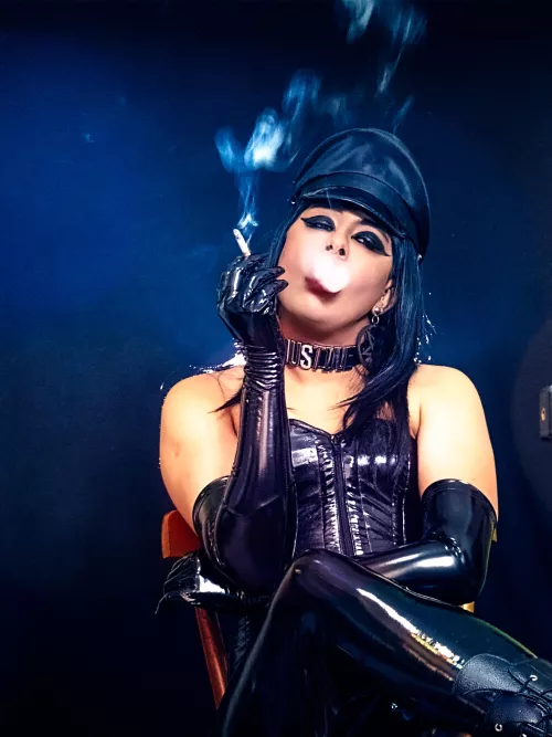 Smoking like a Mistress 