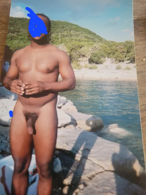 TEXAS (HIPPIE HOLLOW) LOOKING FOR NUDIST FRIENDS 