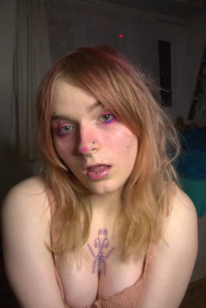 What do you call a girl who wants to get filled on the first date 💦