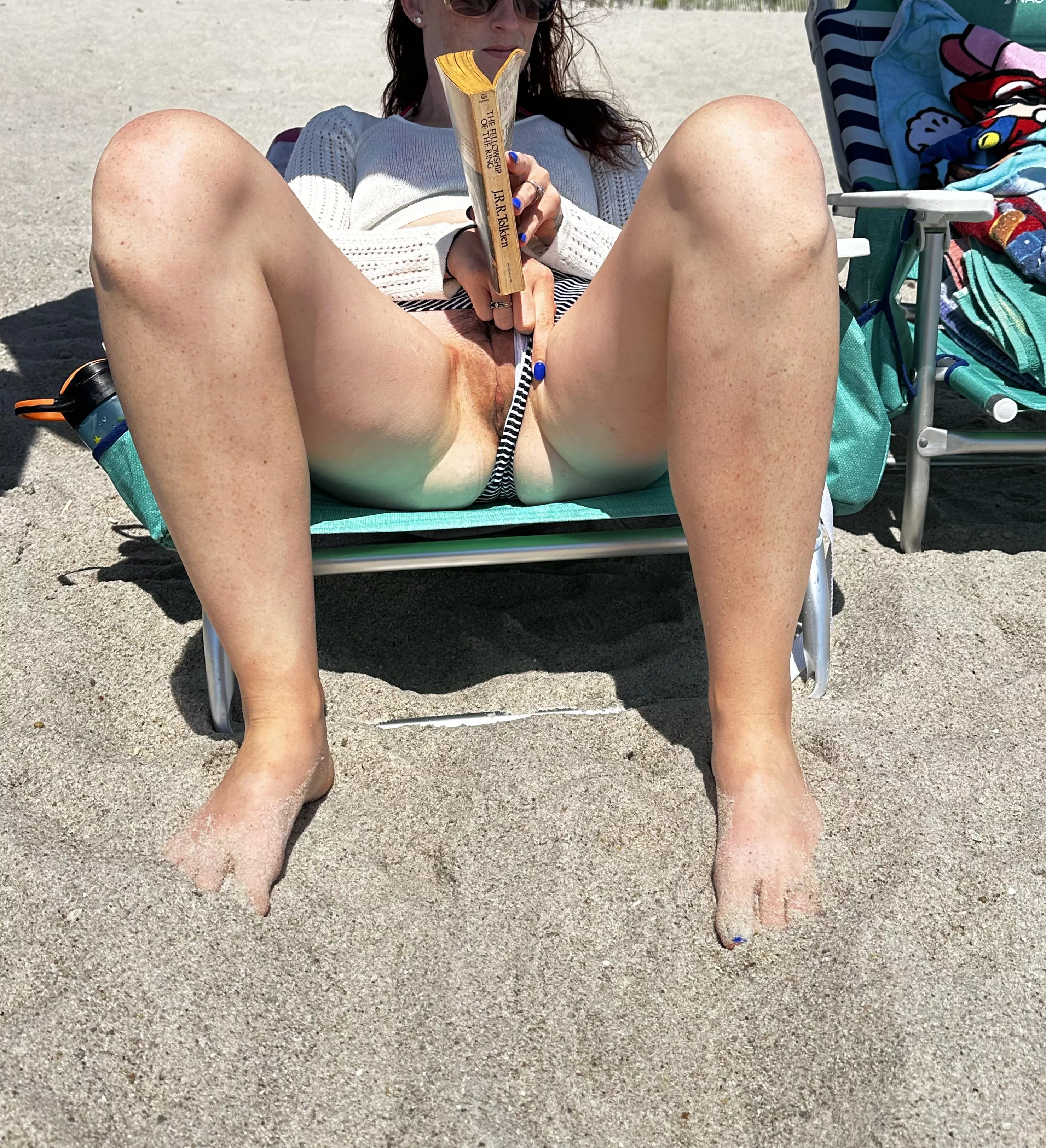 Would you dare eat me out on the beach 