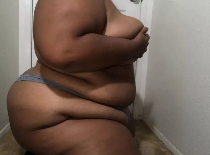 Your face could be my throne 👑