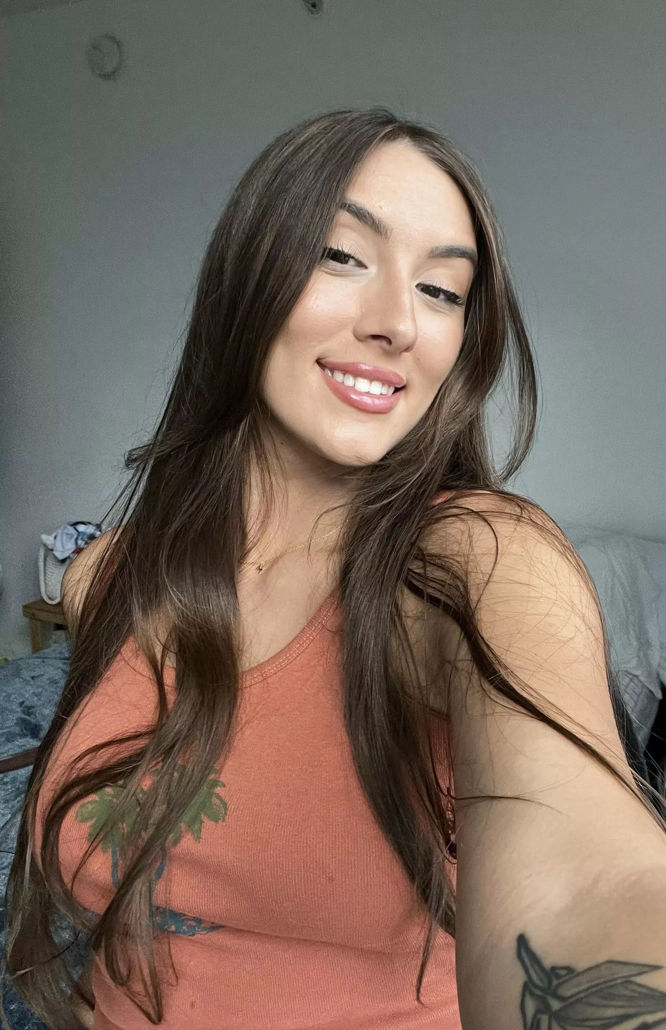 Your sign to try adding a pretty brunette girl in your life :)