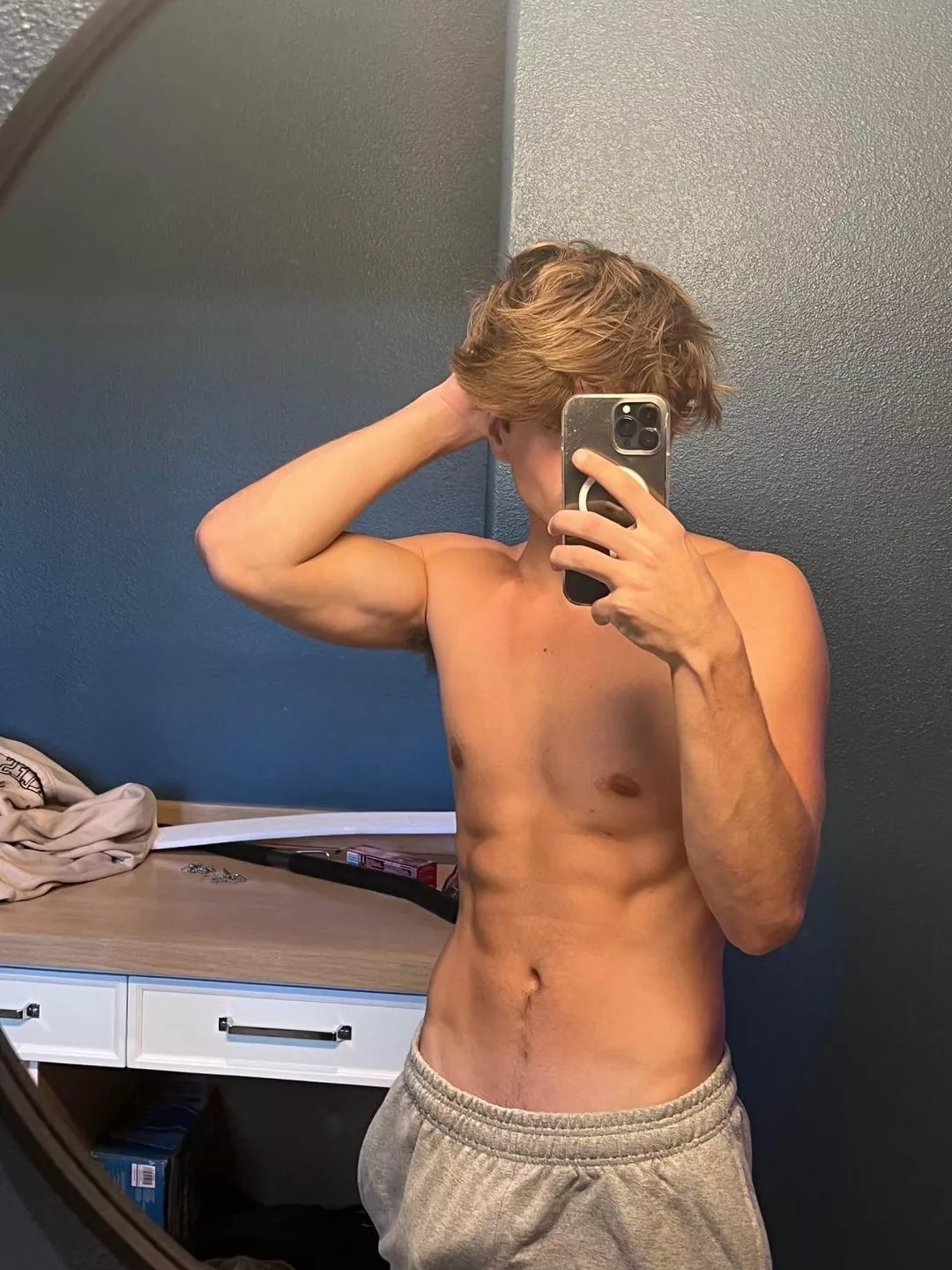 Any older guys wanna rate my cock? 18m