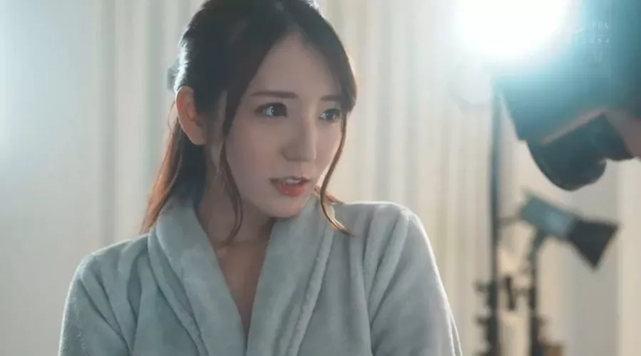 Can someone recommend me movies with similar plot like this movie below (JUQ-553) ?