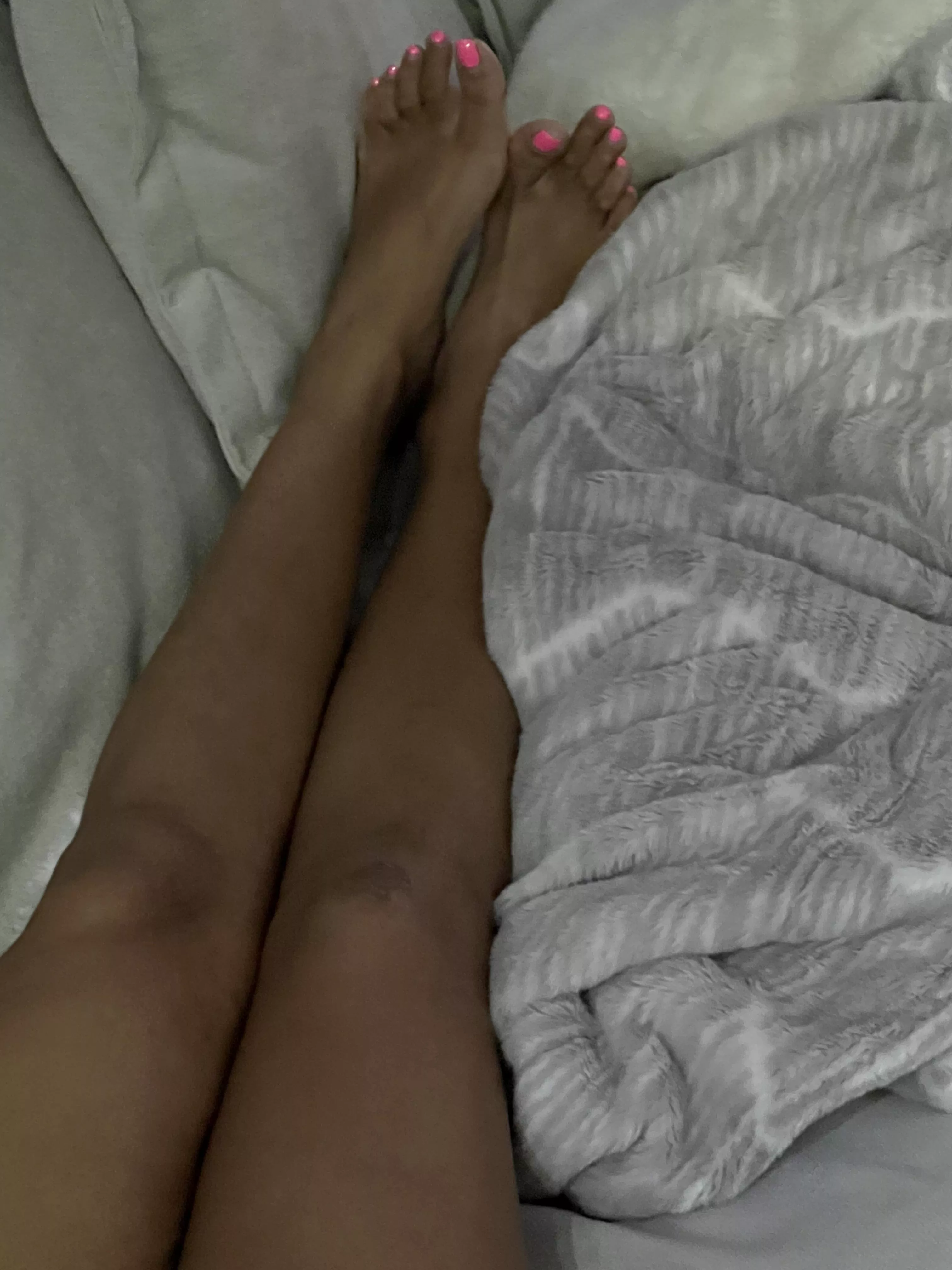 Do you like my toes? (F)