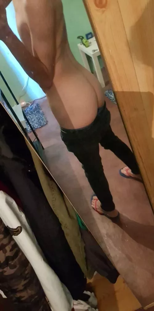 Do you want this twink ass? 😏😈