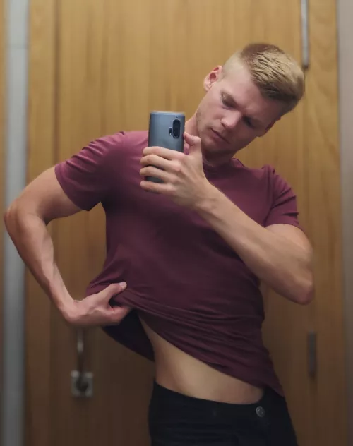 Don't forget to apply sunscreen, preferably with more than 15 SPF🌞, or else you'll end up looking like a shrimp (or in this case, me)😉💪