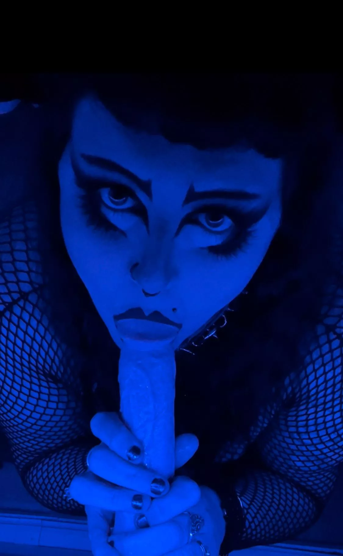 Goth girls do it best. 