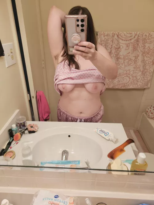 Hairy pits with morning musk