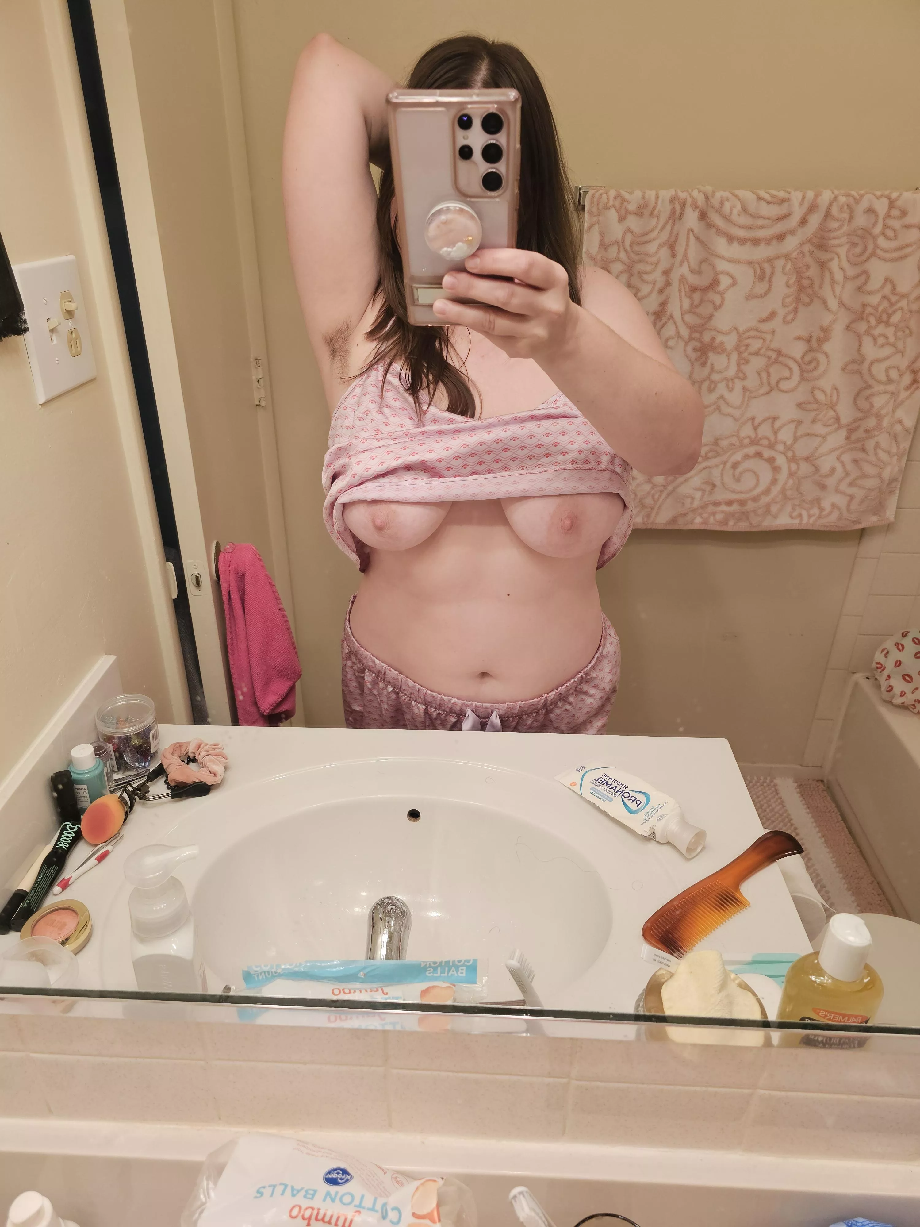 Hairy pits with morning musk