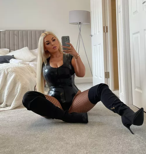 I hope you’re ready to be dominated by a 5ft2 blonde