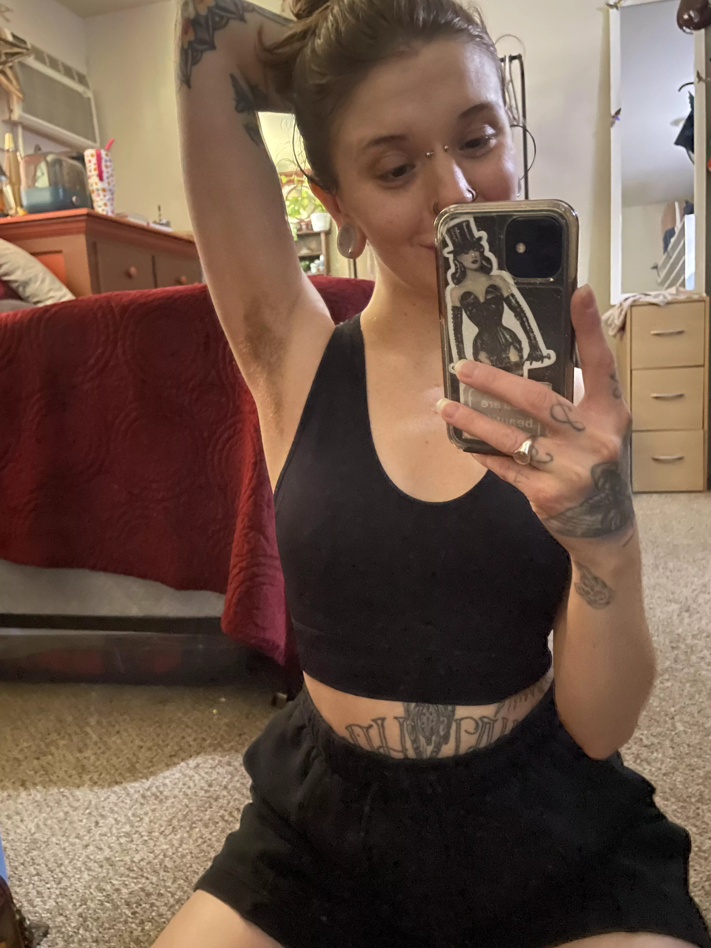 I wonder if the guys at the gym notice my armpit hair 