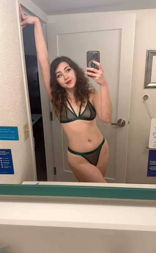 i’ll show uu way more if u want it — - (@starfonix) <;  