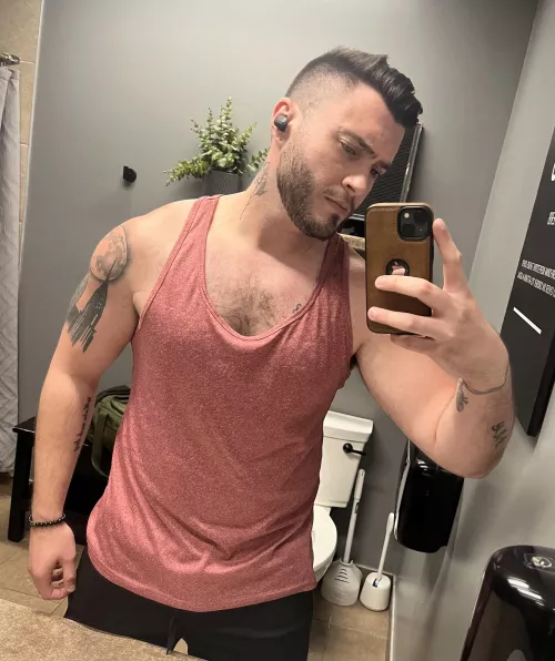 Just a little Sunday gym sesh 💪🏻 