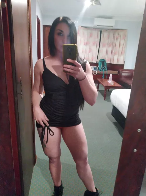 Little black dress I love to wear out to events 🍹🎶