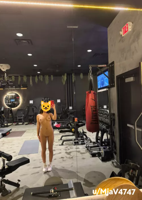 Paused my workout [f]or a selfie 🤳🏼