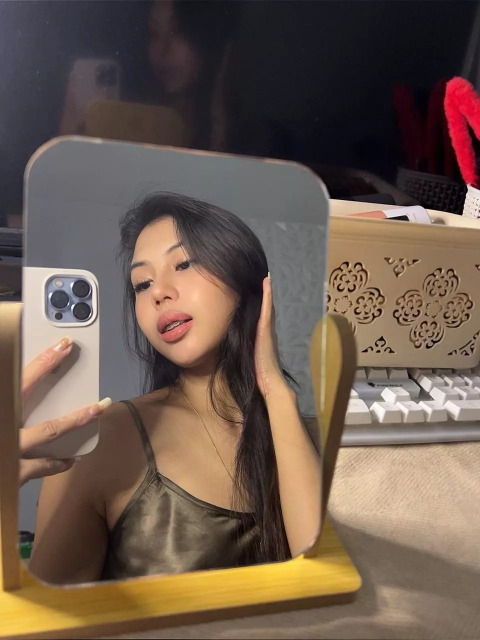 so baby full me close at the of your back sit of your room 