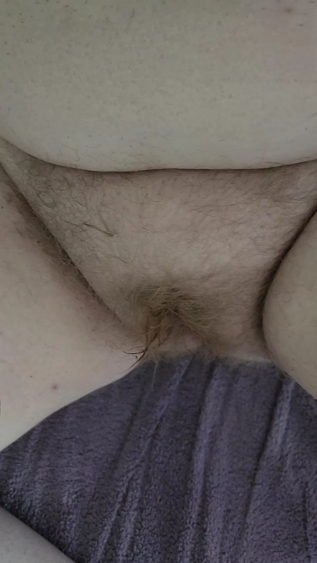 Some hairy, post shower pussy for you 😘