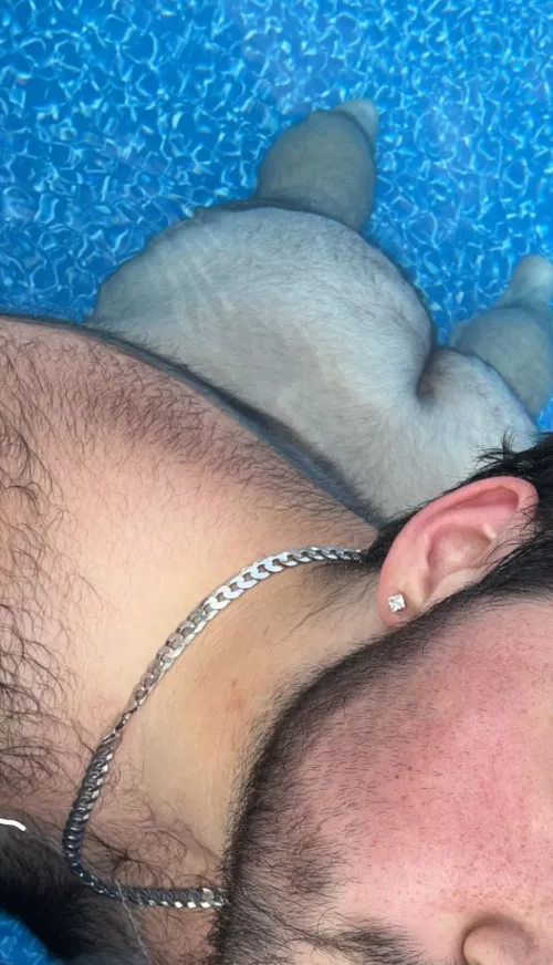 Who wants to go swimming 🦦