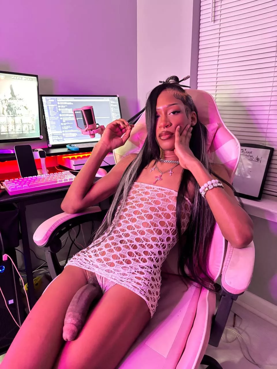 Can I be your bbc gamer girlfriend 😁💕