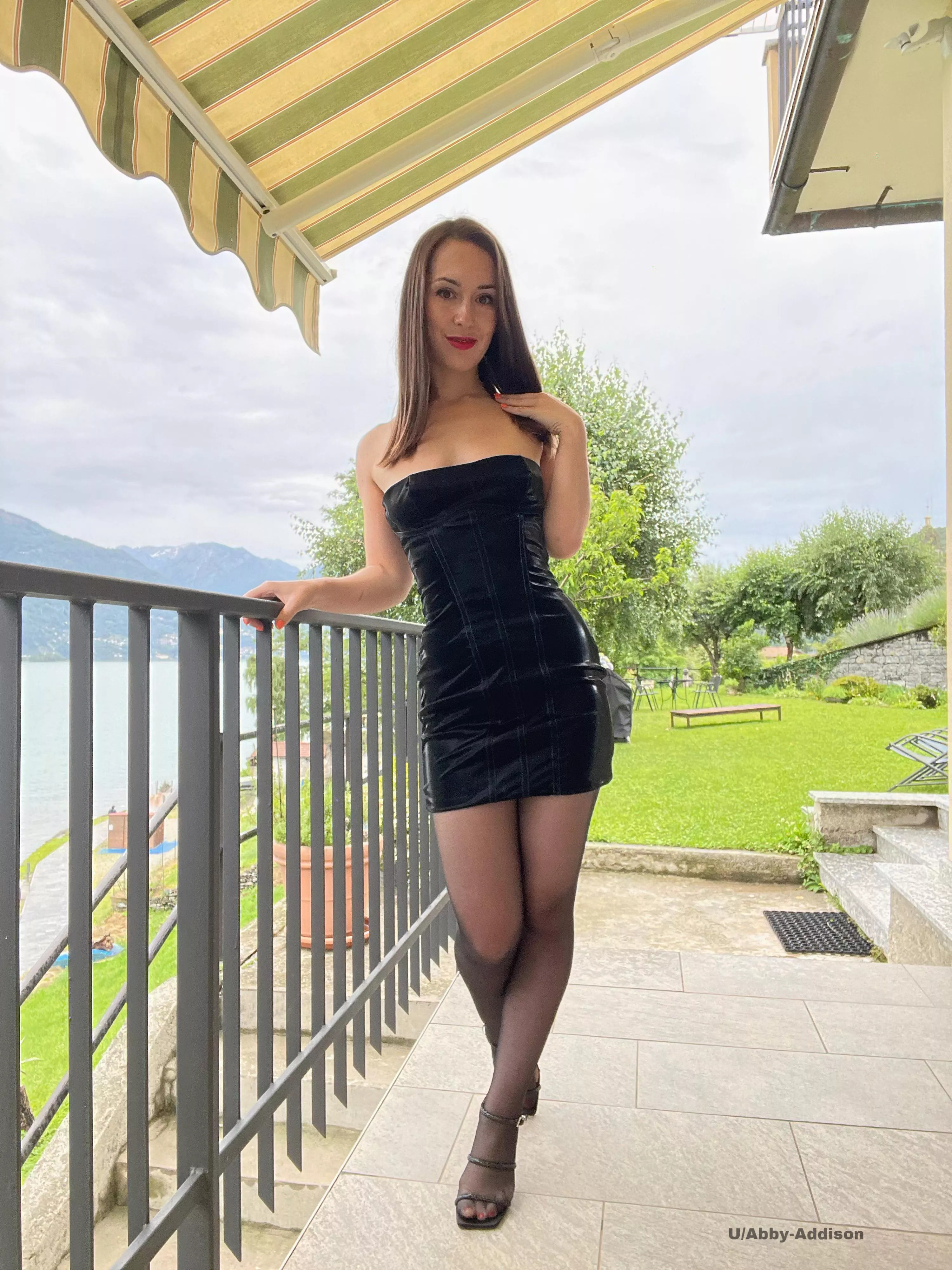 Date nights in tight dresses are my favourite 