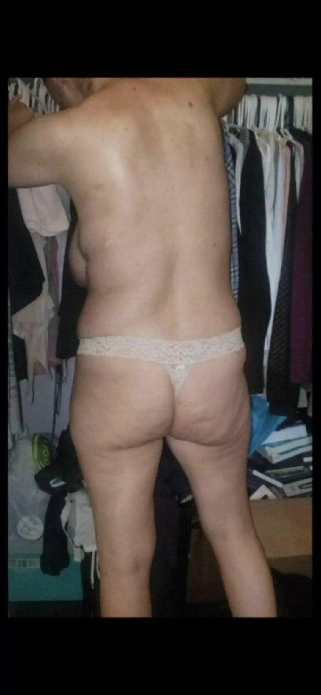 love to hear how you'd take her, tie her down and fuck her in front of me. Make me watch and clean up after you. Have more photos to share if your interested