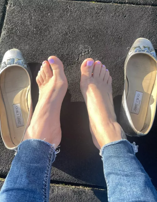 Sunny side up feet