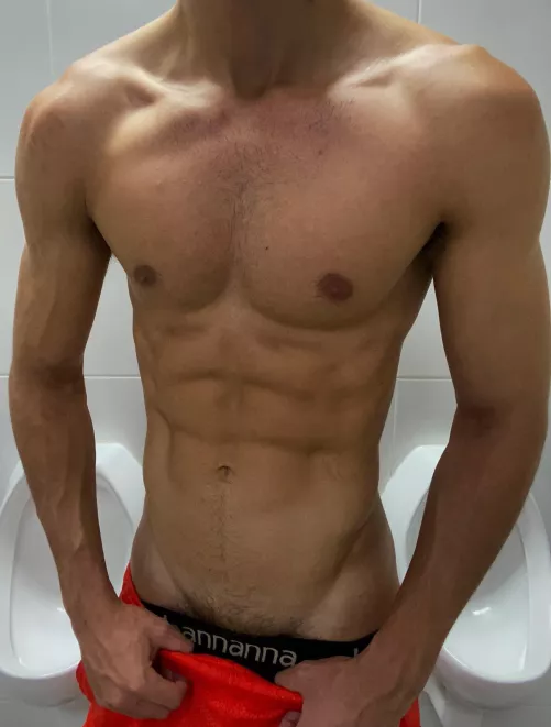 22 fit hung uncut soccer player, who else is getting off this morning  dm