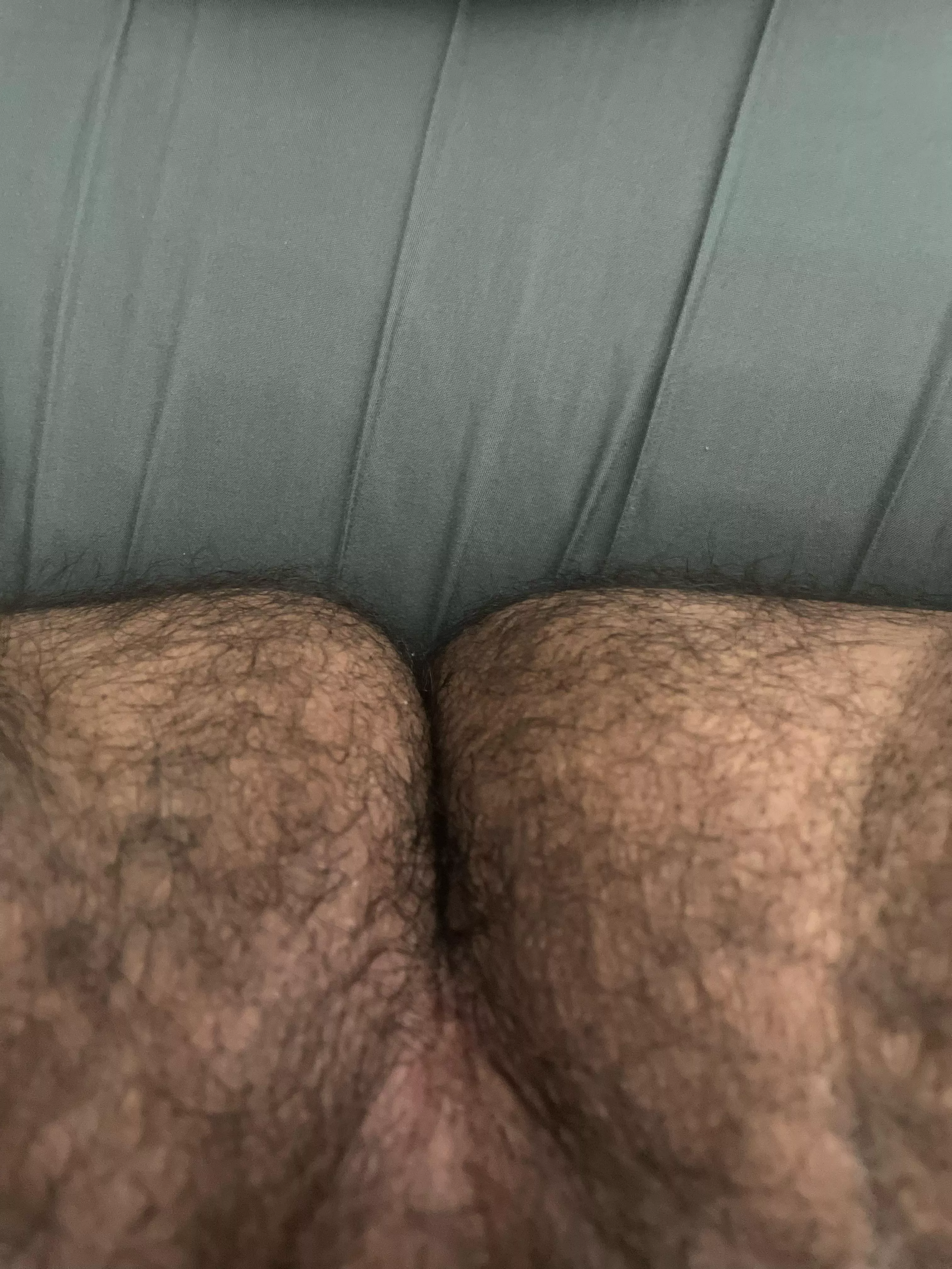 24 hairy chub bttm horny asf. I wanna see u cum, love all sizes 😘. Dm me