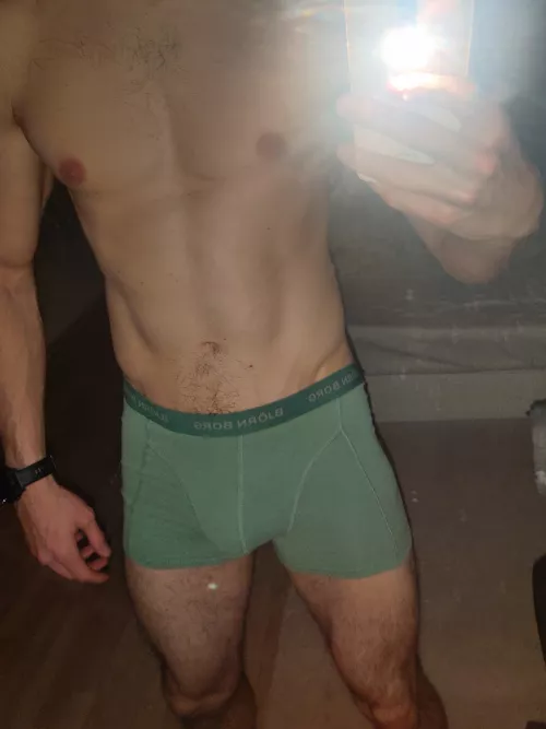 29 slut looking for masc tops to chat and trade sc: bgboy_horny