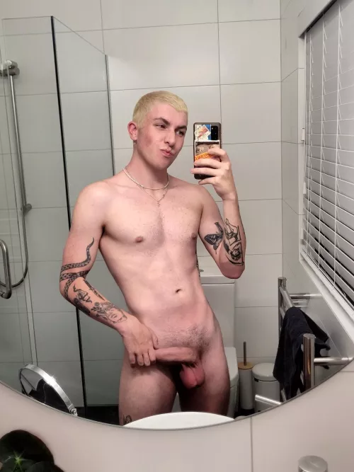 Anyone like showering together? 🚿