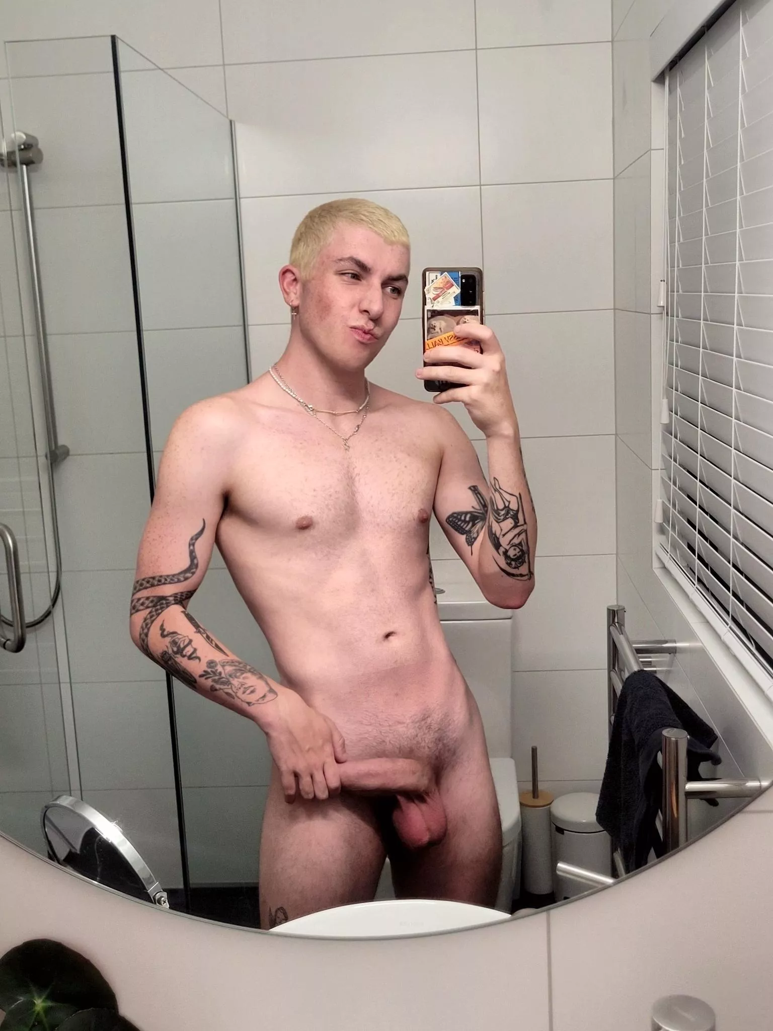 Anyone like showering together? 🚿