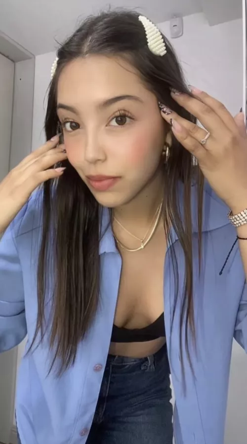 does this black crop top look good on me