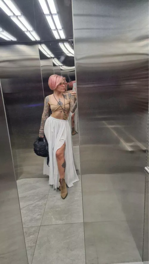 (F38)When the milf steps in, the party starts.