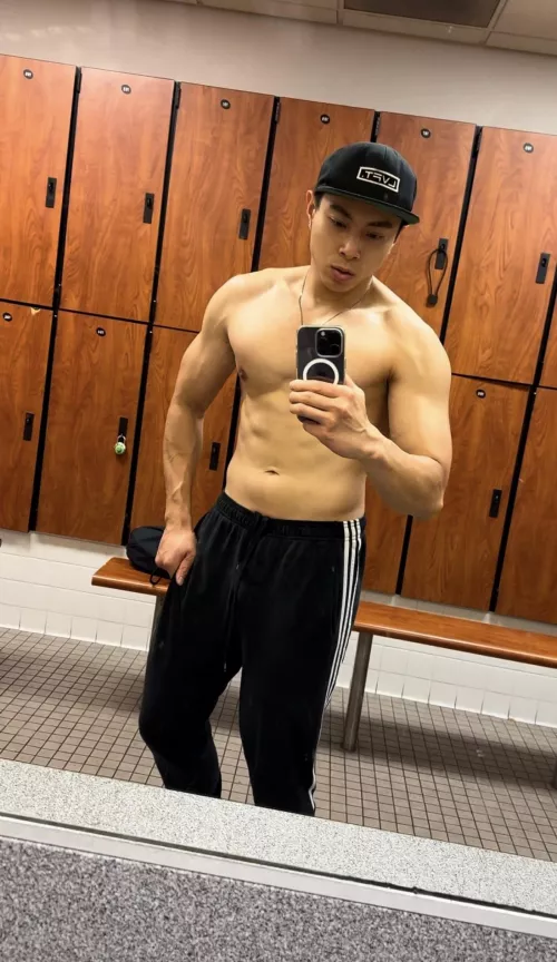 happy Sunday. Post workout pic😘