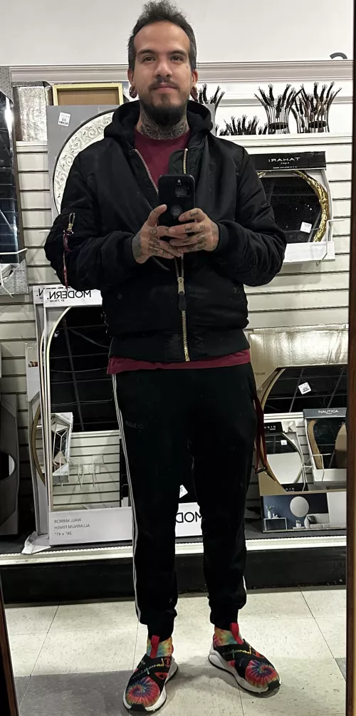 Looking for mid peeps to play Hell Let Loose with and other fps