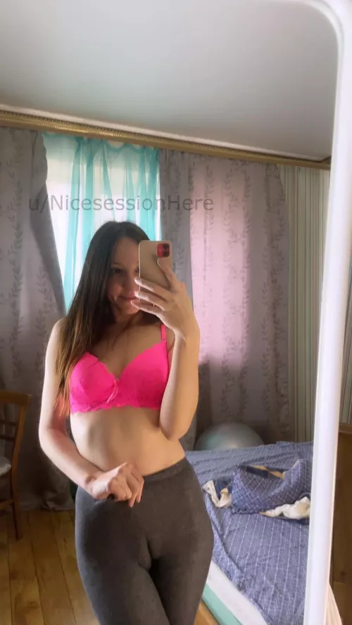 Love tights for cameltoe views